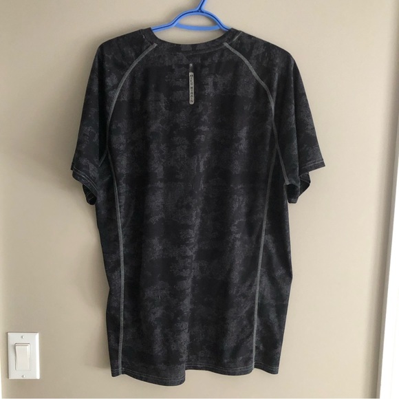 Reebok X-Dri Men’s shirt in black great for the gym or these hot summer days - Picture 2 of 12